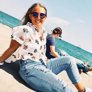 Meet your Posher, Livi